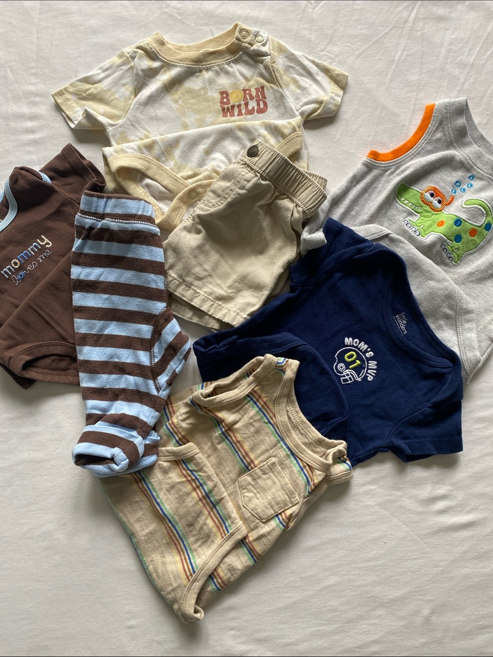 Baby Bundle 3-6 Month Summer Wear.
Garanimals, Carter, and Little Wonder